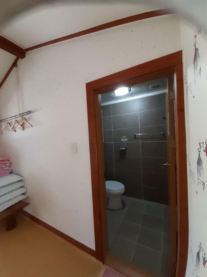 Gyeongju Guesthouse Huewon Екстер'єр фото